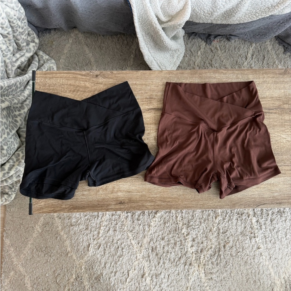 aerie Black and Brown High-Rise V-Cut Seam Yoga Shorts